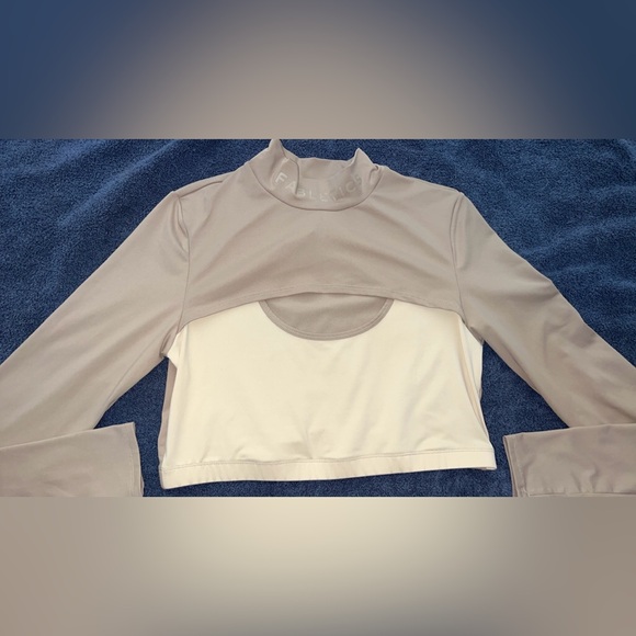 Fabletics cropped tan/cream top size XXL - Picture 3 of 4